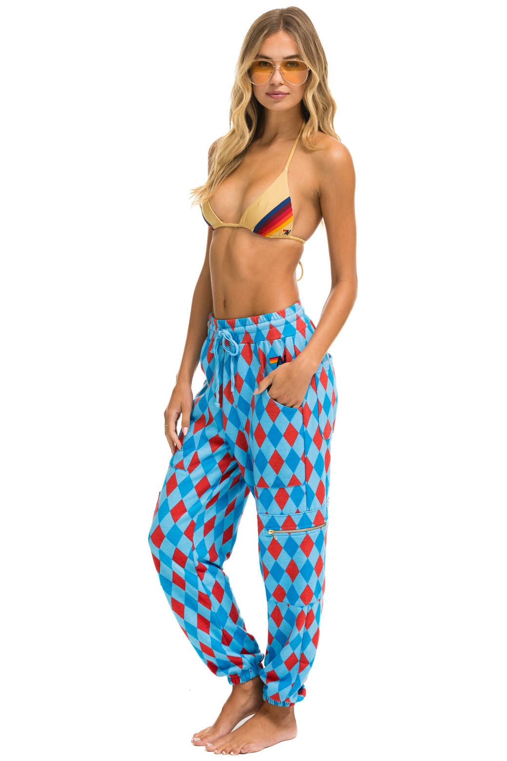 DIAMOND REPEAT SMILEY 2 EMBROIDERY CARGO COLOR BLOCK SWEATPANTS - SKY - Image 3